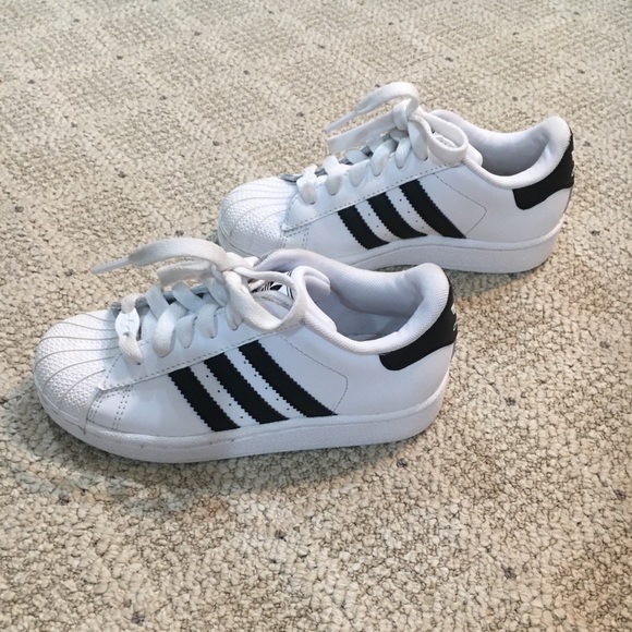 SOLD!! Adidas Classic Black & White Kids Sneakers - Picture 4 of 5